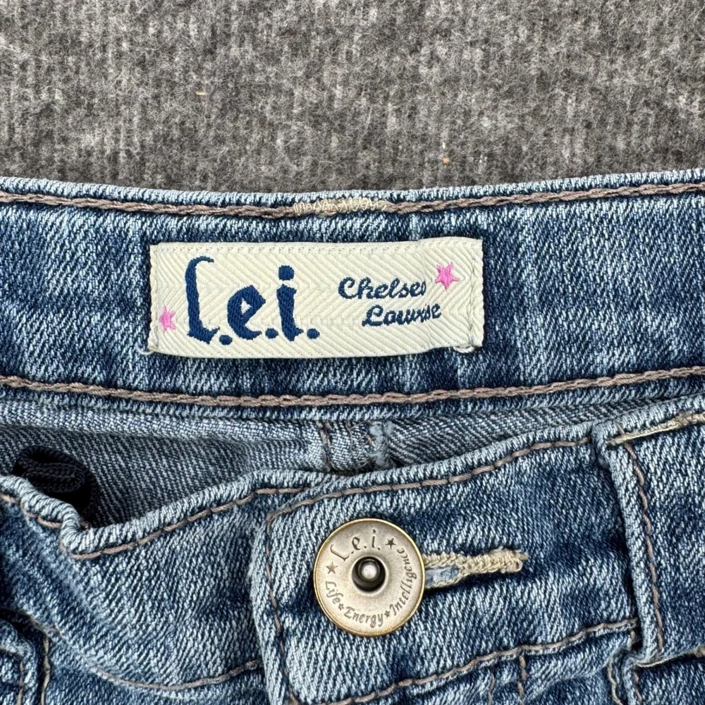 LEI Chelsea Lowrise Denim Shorts Medium Wash Blue Girls Size 14 Adjustable Waist